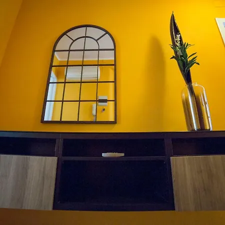 Apartment Yellow Orange Ognina *