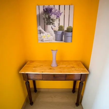 Apartment Yellow Orange Ognina Catania